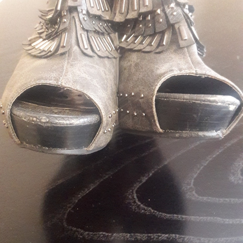 Shoes - Picture 2 of 5